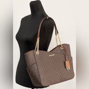 MICHAEL KORS JET SET TRAVEL SIGNATURE LOGO 
SHOULDER BAG